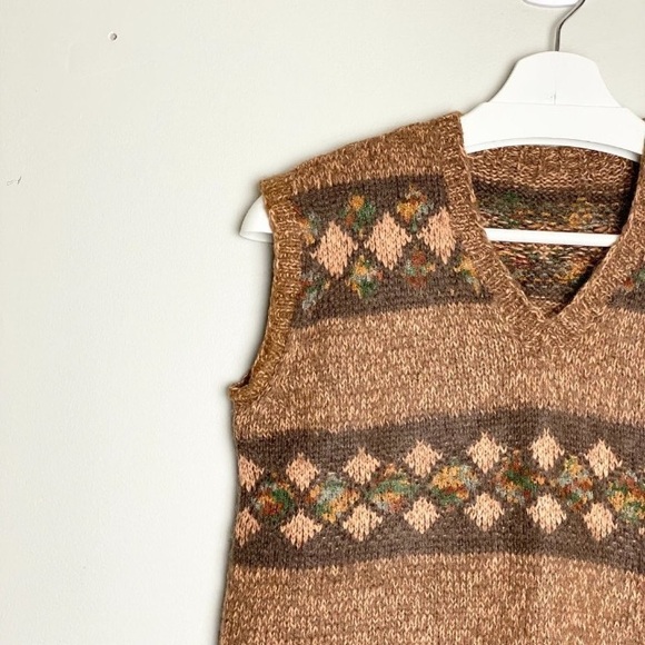 Hand Knit Diamond Print Wool Blend Sweater Vest Ptp 18” Length 20.5” - Picture 3 of 7